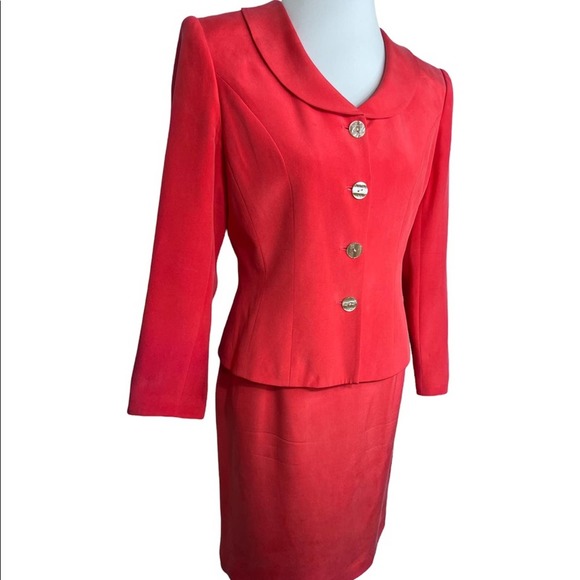 Red Silk Suit Morgan Taylor 8 - Picture 8 of 14